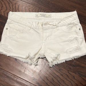 Size 00 Abercrombie and fitch, midi white shorts. Great condition.